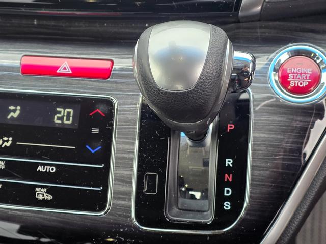 オデッセイ アブソルート メモリーナビ フルセグTV 全方位カメラ フリップダウンモニター スマートキー LEDヘッドライト 衝突軽減ブレーキ 両側パワスラ Bluetooth クルコン 純正17インチアルミ ETC(32枚目)