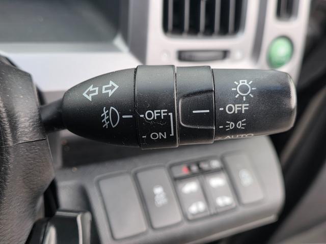 ステップワゴンスパーダ Z メモリーナビ フルセグTV リアカメラ HIDヘッドライト 両側パワスラ Bluetooth 純正16インチアルミ ETC(27枚目)