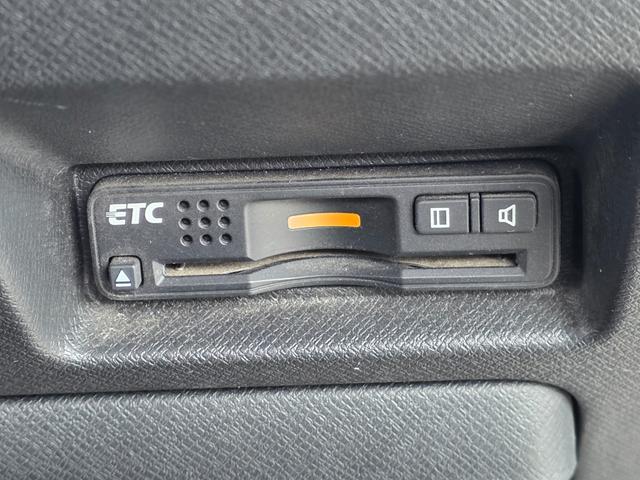 ステップワゴンスパーダ Z メモリーナビ フルセグTV リアカメラ HIDヘッドライト 両側パワスラ Bluetooth 純正16インチアルミ ETC(32枚目)