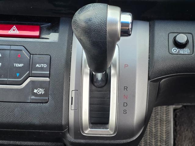 ステップワゴンスパーダ Z メモリーナビ フルセグTV リアカメラ HIDヘッドライト 両側パワスラ Bluetooth 純正16インチアルミ ETC(34枚目)