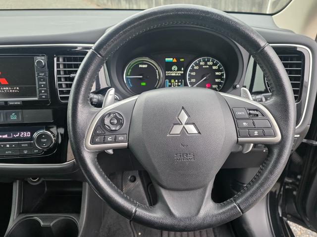 アウトランダーPHEV Gナビパッケージ 4WD SDナビ フルセグTV リアカメラ スマートキー HIDヘッドライト 衝突軽減ブレーキ 前ドラレコ シートヒーター Bluetooth ACC 純正18インチアルミ ETC(19枚目)