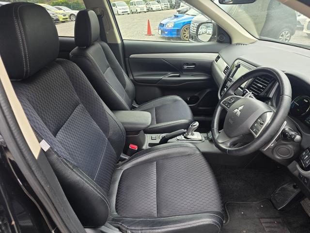 アウトランダーPHEV Gナビパッケージ 4WD SDナビ フルセグTV リアカメラ スマートキー HIDヘッドライト 衝突軽減ブレーキ 前ドラレコ シートヒーター Bluetooth ACC 純正18インチアルミ ETC(41枚目)