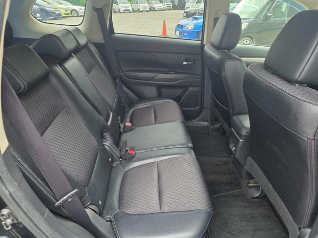 アウトランダーPHEV Gナビパッケージ 4WD SDナビ フルセグTV リアカメラ スマートキー HIDヘッドライト 衝突軽減ブレーキ 前ドラレコ シートヒーター Bluetooth ACC 純正18インチアルミ ETC(44枚目)