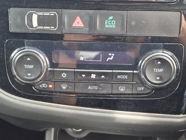 アウトランダーPHEV Gナビパッケージ 4WD SDナビ フルセグTV リアカメラ スマートキー HIDヘッドライト 衝突軽減ブレーキ Bluetooth ACC 純正18インチアルミ ETC(33枚目)