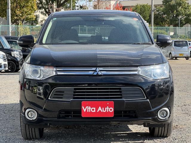 アウトランダーＰＨＥＶ Ｇナビパッケージ　４ＷＤ　ＳＤナビ　フルセグＴＶ　リアカメラ　スマートキー　ＨＩＤヘッドライト　衝突軽減ブレーキ　Ｂｌｕｅｔｏｏｔｈ　ＡＣＣ　純正１８インチアルミ　ＥＴＣ（3枚目）