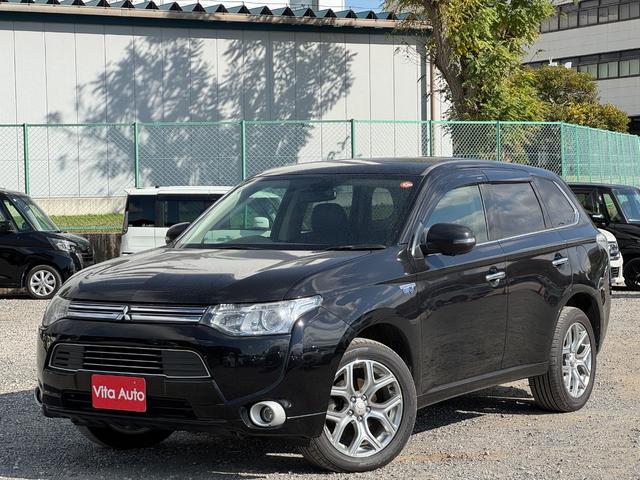 アウトランダーＰＨＥＶ Ｇナビパッケージ　４ＷＤ　ＳＤナビ　フルセグＴＶ　リアカメラ　スマートキー　ＨＩＤヘッドライト　衝突軽減ブレーキ　Ｂｌｕｅｔｏｏｔｈ　ＡＣＣ　純正１８インチアルミ　ＥＴＣ（6枚目）