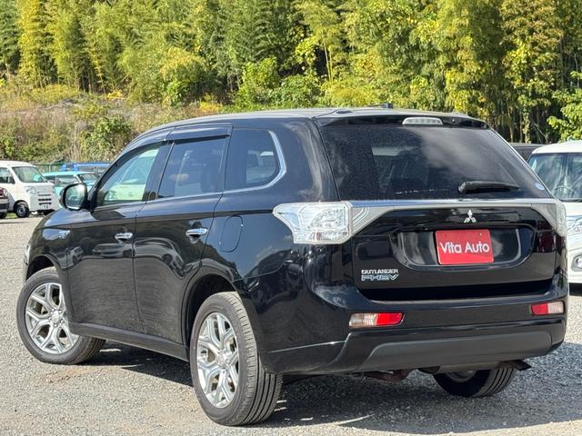 アウトランダーＰＨＥＶ Ｇナビパッケージ　４ＷＤ　ＳＤナビ　フルセグＴＶ　リアカメラ　スマートキー　ＨＩＤヘッドライト　衝突軽減ブレーキ　Ｂｌｕｅｔｏｏｔｈ　ＡＣＣ　純正１８インチアルミ　ＥＴＣ（9枚目）