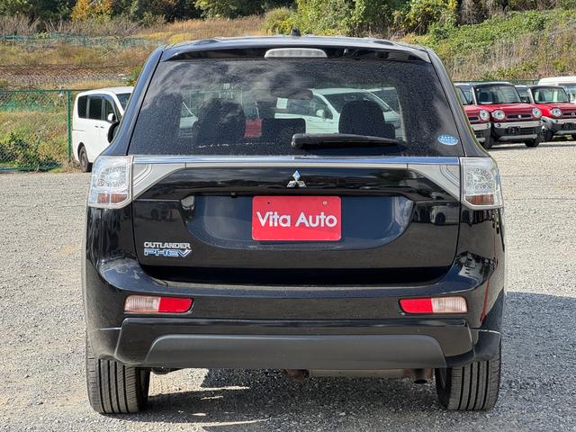 アウトランダーＰＨＥＶ Ｇナビパッケージ　４ＷＤ　ＳＤナビ　フルセグＴＶ　リアカメラ　スマートキー　ＨＩＤヘッドライト　衝突軽減ブレーキ　Ｂｌｕｅｔｏｏｔｈ　ＡＣＣ　純正１８インチアルミ　ＥＴＣ（11枚目）