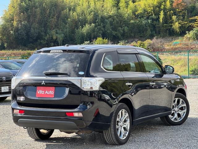 アウトランダーＰＨＥＶ Ｇナビパッケージ　４ＷＤ　ＳＤナビ　フルセグＴＶ　リアカメラ　スマートキー　ＨＩＤヘッドライト　衝突軽減ブレーキ　Ｂｌｕｅｔｏｏｔｈ　ＡＣＣ　純正１８インチアルミ　ＥＴＣ（14枚目）