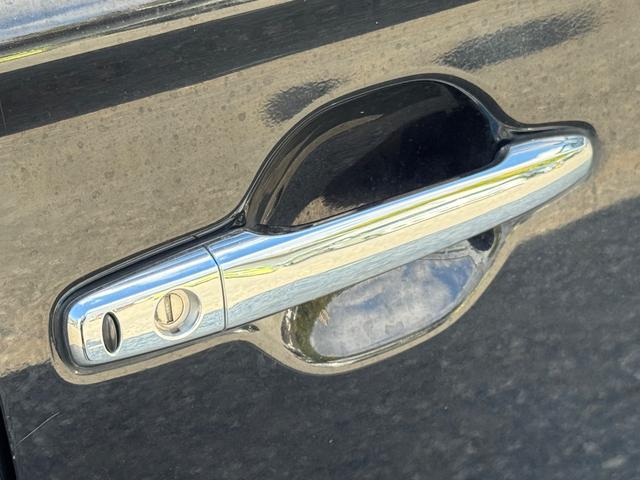 アウトランダーＰＨＥＶ Ｇナビパッケージ　４ＷＤ　ＳＤナビ　フルセグＴＶ　リアカメラ　スマートキー　ＨＩＤヘッドライト　衝突軽減ブレーキ　Ｂｌｕｅｔｏｏｔｈ　ＡＣＣ　純正１８インチアルミ　ＥＴＣ（16枚目）