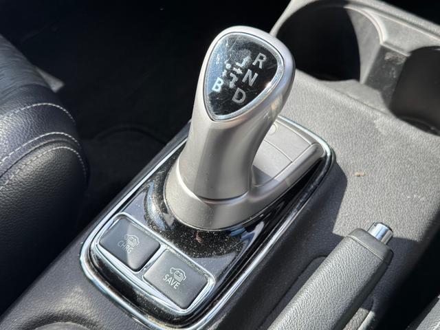 アウトランダーＰＨＥＶ Ｇナビパッケージ　４ＷＤ　ＳＤナビ　フルセグＴＶ　リアカメラ　スマートキー　ＨＩＤヘッドライト　衝突軽減ブレーキ　Ｂｌｕｅｔｏｏｔｈ　ＡＣＣ　純正１８インチアルミ　ＥＴＣ（25枚目）