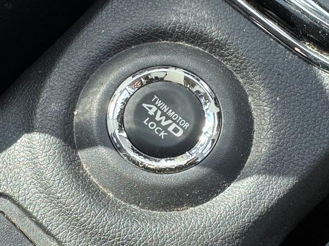 アウトランダーＰＨＥＶ Ｇナビパッケージ　４ＷＤ　ＳＤナビ　フルセグＴＶ　リアカメラ　スマートキー　ＨＩＤヘッドライト　衝突軽減ブレーキ　Ｂｌｕｅｔｏｏｔｈ　ＡＣＣ　純正１８インチアルミ　ＥＴＣ（26枚目）