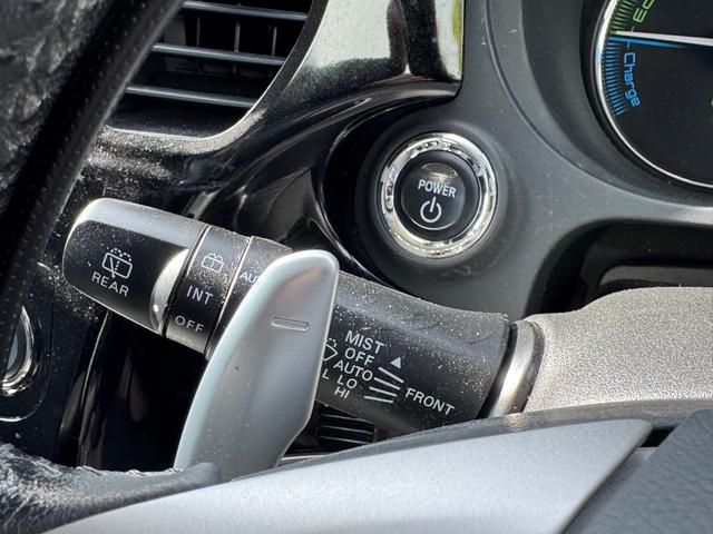 アウトランダーＰＨＥＶ Ｇナビパッケージ　４ＷＤ　ＳＤナビ　フルセグＴＶ　リアカメラ　スマートキー　ＨＩＤヘッドライト　衝突軽減ブレーキ　Ｂｌｕｅｔｏｏｔｈ　ＡＣＣ　純正１８インチアルミ　ＥＴＣ（30枚目）