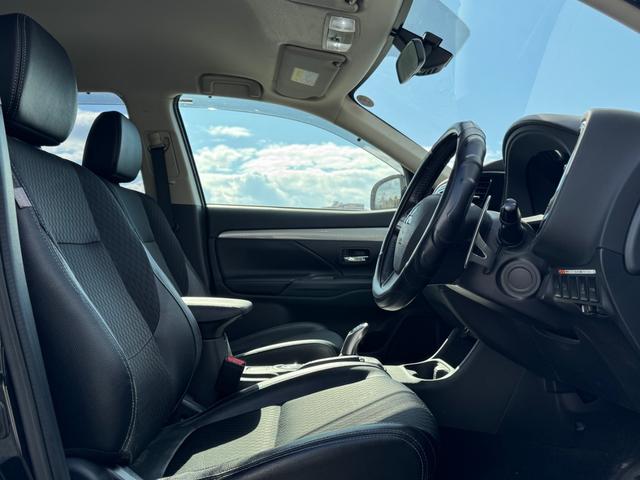アウトランダーＰＨＥＶ Ｇナビパッケージ　４ＷＤ　ＳＤナビ　フルセグＴＶ　リアカメラ　スマートキー　ＨＩＤヘッドライト　衝突軽減ブレーキ　Ｂｌｕｅｔｏｏｔｈ　ＡＣＣ　純正１８インチアルミ　ＥＴＣ（37枚目）