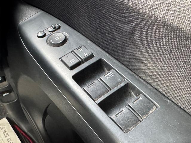 Ｎ－ＢＯＸカスタム Ｇ　ＳＳブラックスタイルパッケージ　ＳＤナビ　ワンセグＴＶ　リアカメラ　スマートキー　ＨＩＤヘッドライト　両側パワスラ　シートヒーター　Ｂｌｕｅｔｏｏｔｈ　純正１４インチアルミ　ＥＴＣ（31枚目）