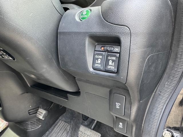 Ｎ－ＢＯＸカスタム Ｇ　ＳＳブラックスタイルパッケージ　ＳＤナビ　ワンセグＴＶ　リアカメラ　スマートキー　ＨＩＤヘッドライト　両側パワスラ　シートヒーター　Ｂｌｕｅｔｏｏｔｈ　純正１４インチアルミ　ＥＴＣ（32枚目）