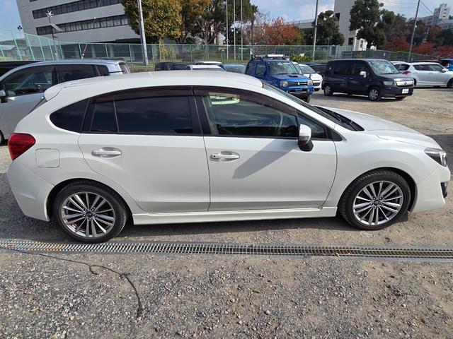 インプレッサスポーツ ２．０ｉ－Ｓアイサイト　４ＷＤ　ＳＤナビ　フルセグＴＶ　リアカメラ　衝突軽減ブレーキ　Ｂｌｕｅｔｏｏｔｈ　ＡＣＣ　純正１７インチアルミ　ＥＴＣ（13枚目）