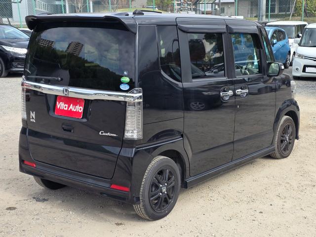 Ｎ－ＢＯＸカスタム Ｇ　ＳＳブラックスタイルパッケージ　メモリーナビ　フルセグＴＶ　リアカメラ　スマートキー　ＨＩＤヘッドライト　両側パワスラ　シートヒーター　Ｂｌｕｅｔｏｏｔｈ　純正１４インチアルミ　ＥＴＣ（12枚目）