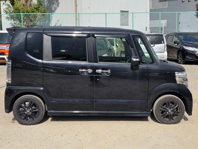 Ｎ－ＢＯＸカスタム Ｇ　ＳＳブラックスタイルパッケージ　メモリーナビ　フルセグＴＶ　リアカメラ　スマートキー　ＨＩＤヘッドライト　両側パワスラ　シートヒーター　Ｂｌｕｅｔｏｏｔｈ　純正１４インチアルミ　ＥＴＣ（13枚目）