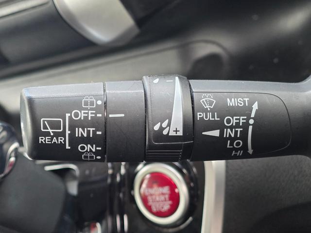 Ｎ－ＢＯＸカスタム Ｇ　ＳＳブラックスタイルパッケージ　メモリーナビ　フルセグＴＶ　リアカメラ　スマートキー　ＨＩＤヘッドライト　両側パワスラ　シートヒーター　Ｂｌｕｅｔｏｏｔｈ　純正１４インチアルミ　ＥＴＣ（25枚目）