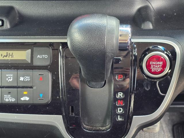 Ｎ－ＢＯＸカスタム Ｇ　ＳＳブラックスタイルパッケージ　メモリーナビ　フルセグＴＶ　リアカメラ　スマートキー　ＨＩＤヘッドライト　両側パワスラ　シートヒーター　Ｂｌｕｅｔｏｏｔｈ　純正１４インチアルミ　ＥＴＣ（32枚目）