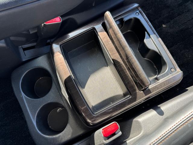 エルグランド ２５０ハイウェイスターアーバンクロム　ＨＤＤナビ　ワンセグＴＶ　リアカメラ　フリップダウンモニター　スマートキー　ＨＩＤヘッドライト　両側パワスラ　前ドラレコ　Ｂｌｕｅｔｏｏｔｈ　純正１８インチアルミ　ＥＴＣ（29枚目）