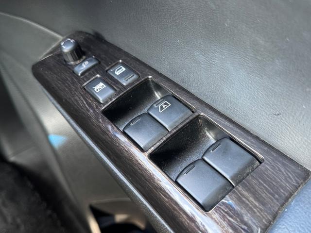 エルグランド ２５０ハイウェイスターアーバンクロム　ＨＤＤナビ　ワンセグＴＶ　リアカメラ　フリップダウンモニター　スマートキー　ＨＩＤヘッドライト　両側パワスラ　前ドラレコ　Ｂｌｕｅｔｏｏｔｈ　純正１８インチアルミ　ＥＴＣ（34枚目）