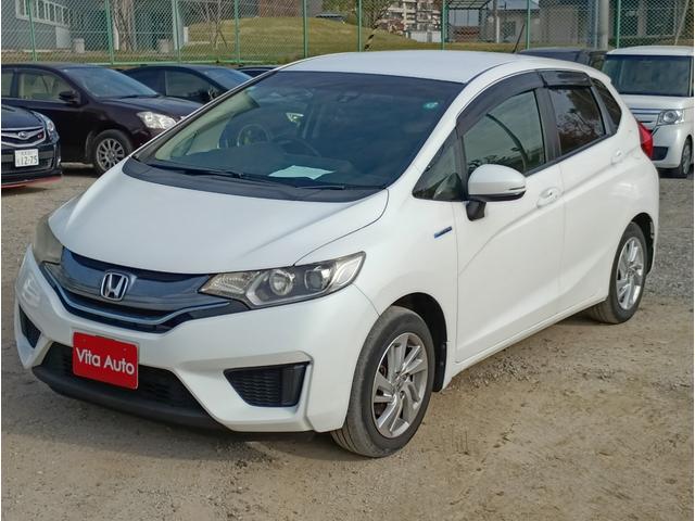 フィットハイブリッド Ｌパッケージ　メモリーナビ　フルセグＴＶ　リアカメラ　スマートキー　ＨＩＤヘッドライト　Ｂｌｕｅｔｏｏｔｈ　クルコン　純正１５インチアルミ　ＥＴＣ（6枚目）