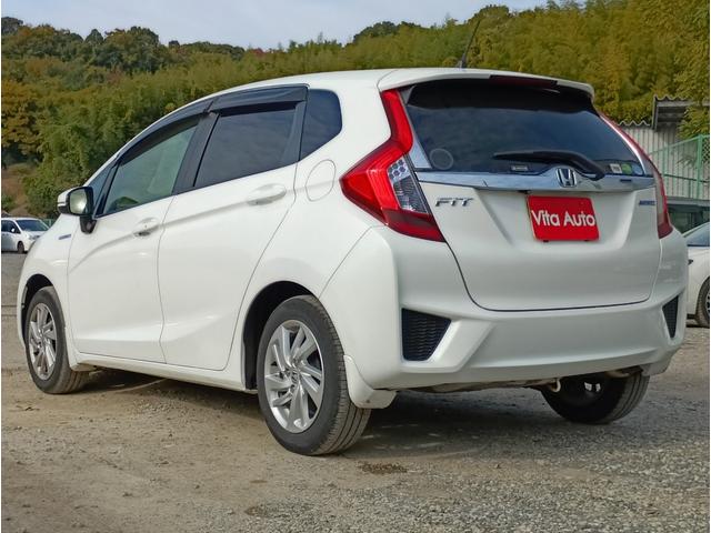 フィットハイブリッド Ｌパッケージ　メモリーナビ　フルセグＴＶ　リアカメラ　スマートキー　ＨＩＤヘッドライト　Ｂｌｕｅｔｏｏｔｈ　クルコン　純正１５インチアルミ　ＥＴＣ（9枚目）