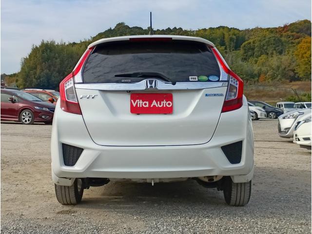 フィットハイブリッド Ｌパッケージ　メモリーナビ　フルセグＴＶ　リアカメラ　スマートキー　ＨＩＤヘッドライト　Ｂｌｕｅｔｏｏｔｈ　クルコン　純正１５インチアルミ　ＥＴＣ（11枚目）