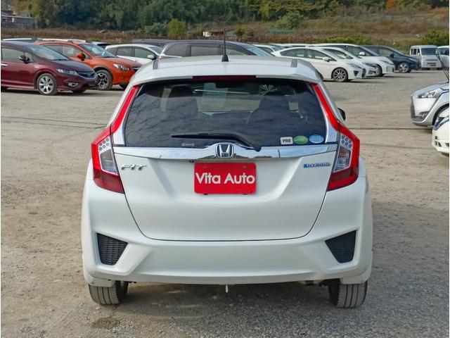 フィットハイブリッド Ｌパッケージ　メモリーナビ　フルセグＴＶ　リアカメラ　スマートキー　ＨＩＤヘッドライト　Ｂｌｕｅｔｏｏｔｈ　クルコン　純正１５インチアルミ　ＥＴＣ（12枚目）