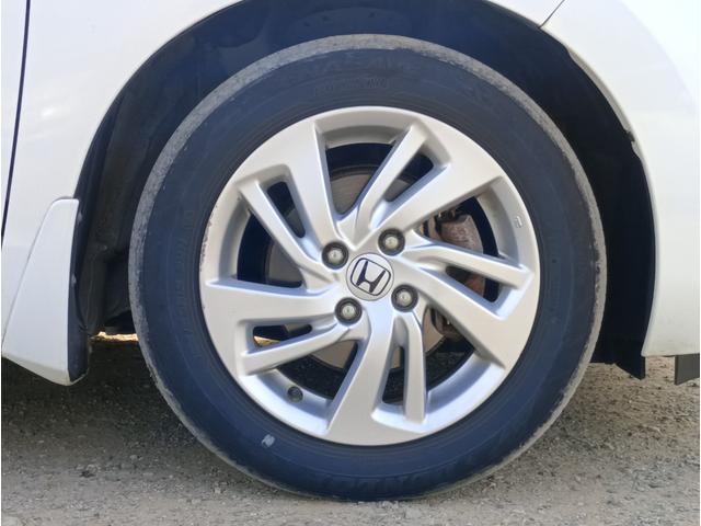 フィットハイブリッド Ｌパッケージ　メモリーナビ　フルセグＴＶ　リアカメラ　スマートキー　ＨＩＤヘッドライト　Ｂｌｕｅｔｏｏｔｈ　クルコン　純正１５インチアルミ　ＥＴＣ（16枚目）