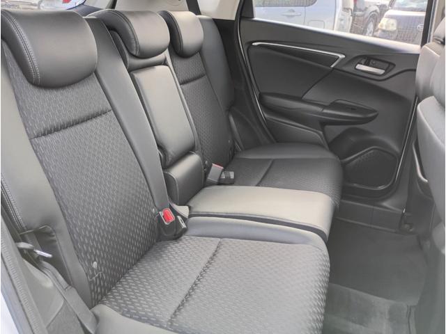 フィットハイブリッド Ｌパッケージ　メモリーナビ　フルセグＴＶ　リアカメラ　スマートキー　ＨＩＤヘッドライト　Ｂｌｕｅｔｏｏｔｈ　クルコン　純正１５インチアルミ　ＥＴＣ（44枚目）