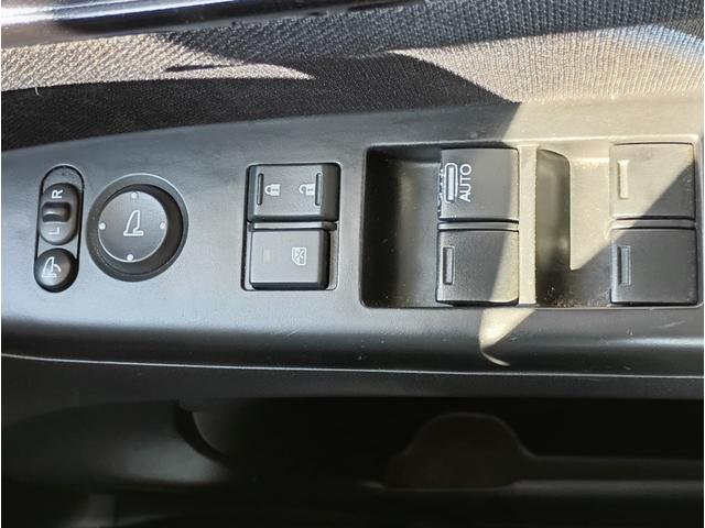 Ｎ－ＢＯＸカスタム Ｇ　ＳＳブラックスタイルパッケージ　メモリーナビ　フルセグＴＶ　リアカメラ　スマートキー　ＨＩＤヘッドライト　両側パワスラ　前ドラレコ　シートヒーター　Ｂｌｕｅｔｏｏｔｈ　純正１４インチアルミ　ＥＴＣ（28枚目）