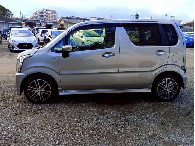 ワゴンＲスティングレー ハイブリッドＴ　メモリーナビ　フルセグＴＶ　全方位カメラ　スマートキー　ＬＥＤヘッドライト　衝突軽減ブレーキ　前ドラレコ　シートヒーター　Ｂｌｕｅｔｏｏｔｈ　クルコン　純正１５インチアルミ　ＥＴＣ（7枚目）