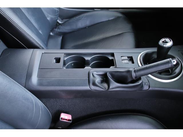 ロードスター 日本カーオブザイヤー受賞記念車　５００台限定車　本革シート　ＢＯＳＥサウンド　６連奏ＣＤチェンジャー　クロス製ブラックソフトトップ　受賞記念デカール　ＨＩＤヘッドライト　アドバンストキー（29枚目）