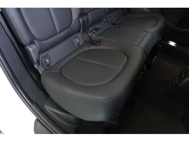 2シリーズ 218dクロスカントリー ワンオーナーユーザー様直接買取車 200台限定特別仕様 Dラー整備記録簿 ドライビングアシスト レザーシート コンフォートアクセス パワーバックドア 純正ナビ フルセグTV アクティブクルーズC(33枚目)