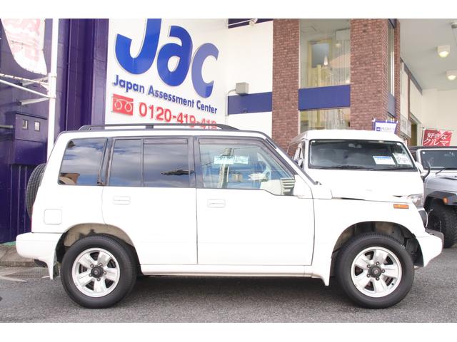 サイドシルエットも美しさが伝わります☆当時からの独創的なエクステリアが魅力的☆飽きのこない美しいシルエットです☆