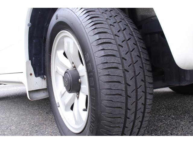 ２０２４年製造のタイヤになりますが溝がたっぷりございます♪