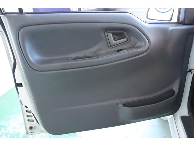 ドアトリムは経年による変形が見受けられますが、全体的に清潔感がございます↑↑