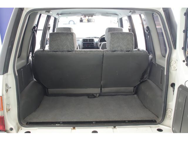 ワンタッチで楽々と開閉操作が可能です♪　パワーバックドア搭載です！　収納力にも自信がございます♪