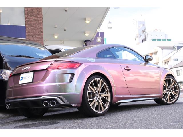 美しいボディラインに惹かれます。。。