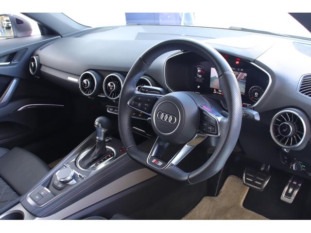 完成度が高いコックピット。。。ドアを開けた瞬間から・・・感動に包まれます♪