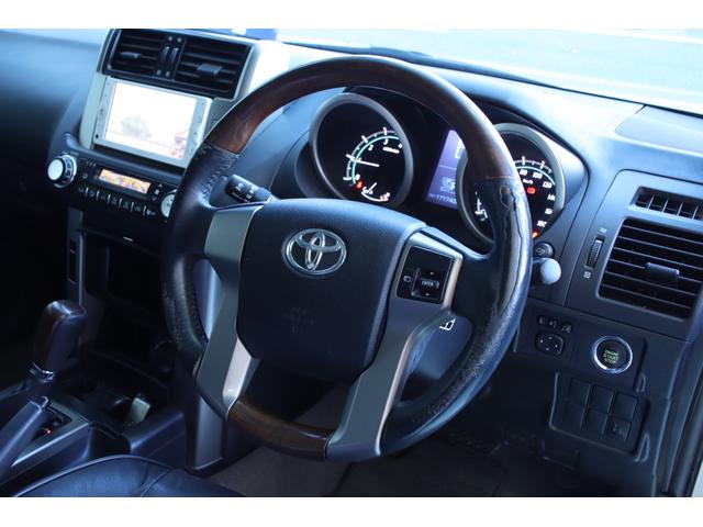 ランドクルーザープラド ＴＸ　車検整備付　ユーザー買取車　サンルーフ　純正ナビ　地デジＴＶ　ルーフレール　バックカメラ　ＥＴＣ　プッシュスタート　スマートキー（19枚目）