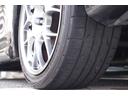 タイヤは４本とも５分山程度ございます。このままでも使用可能ですが、当店ではお安く新品タイヤ交換させて頂きます。スタッフにお申し付け下さい。