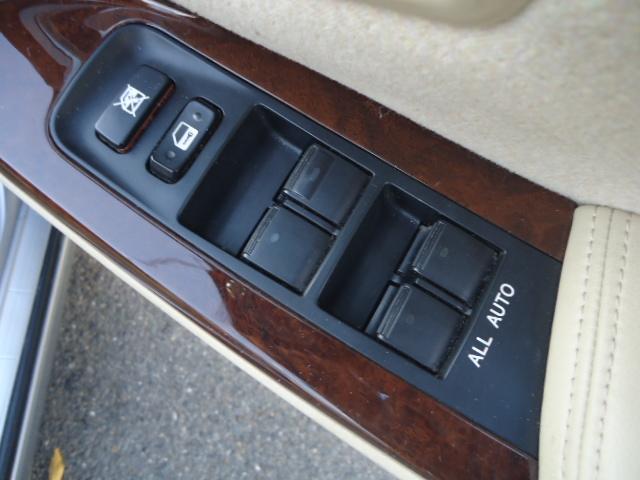 クラウン ロイヤルサルーン　６０ｔｈスペシャルＥＤ　ＨＩＤヘッドライト　ＥＴＣ　スマートキー　純正ナビ（23枚目）