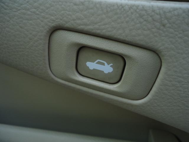 クラウン ロイヤルサルーン　６０ｔｈスペシャルＥＤ　ＨＩＤヘッドライト　ＥＴＣ　スマートキー　純正ナビ（27枚目）