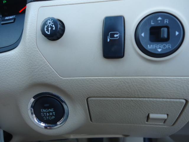 クラウン ロイヤルサルーン　６０ｔｈスペシャルＥＤ　ＨＩＤヘッドライト　ＥＴＣ　スマートキー　純正ナビ（31枚目）