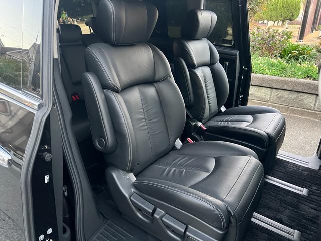 エルグランド ライダー 黒本革シート ライダー・黒革シート・シートヒーター・フリップダウンモニター・パワーバックドア・アラウンドビューモニター・クルーズコントロール・エアロ・両側パワースライドドア・(13枚目)