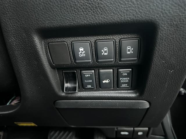 エルグランド ライダー 黒本革シート ライダー・黒革シート・シートヒーター・フリップダウンモニター・パワーバックドア・アラウンドビューモニター・クルーズコントロール・エアロ・両側パワースライドドア・(18枚目)